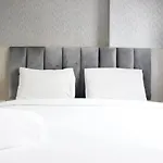 Bright And Stylish 2Br At Gateway Pasteur Apartment By Travelio